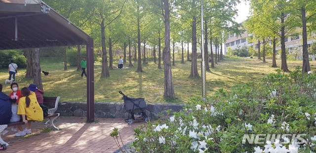【수원=뉴시스】김경호 기자= 경기도가 추진하는 '쉼이 있는 도시공간' 시범사업 가운데 공원공간 21개 사업 가운데 하나로 선정된 오산시 고인돌역사공원. 