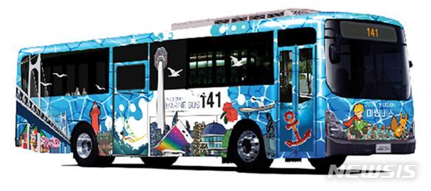  [부산=뉴시스] 허상천 기자 = 부산시는 시내버스 5대(71번, 96번, 141번, 148번, 210번)에 부산 핫플레이스로 디자인한 마린버스를 이달부터 8월까지 석달간 운행한다고 5일 밝혔다.2020.06.05. (사진 = 부산시 제공) photo@newsis.com