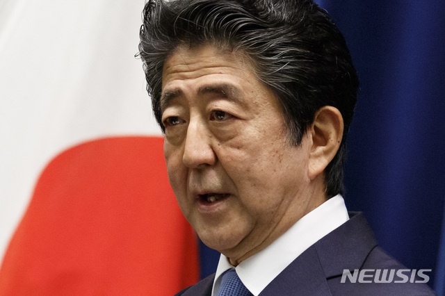 [도쿄=AP/뉴시스]아베 신조 일본 총리가 지난 6월 18일 도쿄 소재 총리 관저에서 기자회견을 가지고 있다. 2020.06.19.