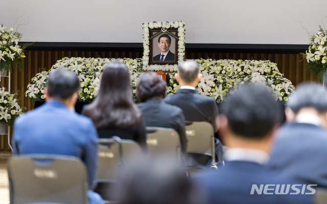 [서울=뉴시스]사진공동취재단 = 13일 서울 중구 서울시청에서 고 박원순 서울특별시장 영결식이 열리고 있다. 2020.07.13.  photo@newsis.com