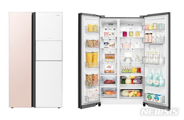 [서울=뉴시스] 클라쎄 ‘컬러글라스 양문형 냉장고'. 2020.07.16.(사진=위니아대우 제공)