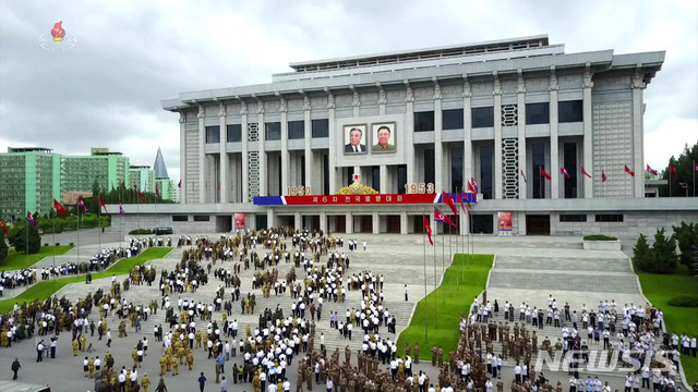 북한 성장률 0.4%…'고난행군' 이후 최악 상황은 면해