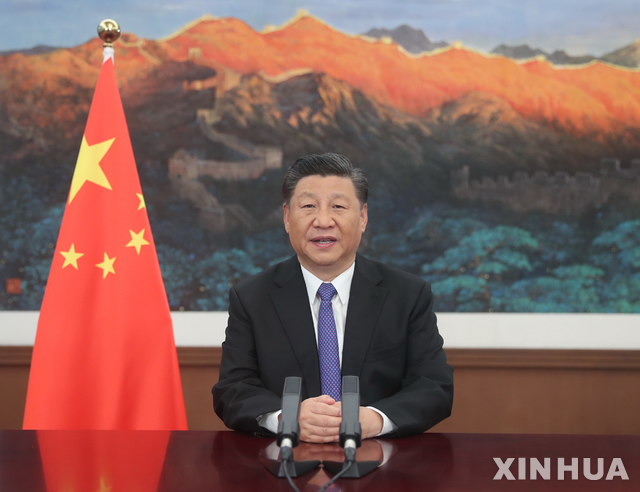 [베이징=신화/뉴시스] 시진핑 중국 국가주석이 28일 화상으로 진행된 제5차 아시아인프라투자은행(AIIB) 이사회 연례회의 개막식에서 인사말을 하고 있다. 2020.7.28.