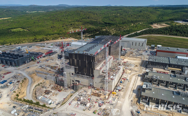 [서울=뉴시스]국제핵융합실험로(ITER) 장치조립 착수 기념식이 28일 프랑스 카다리쉬 ITER 건설현장에서 열렸다. 사진은 ITER 건설현장 모습. (사진=과학기술정보통신부 제공) 2020.07.29. photo@newsis.com