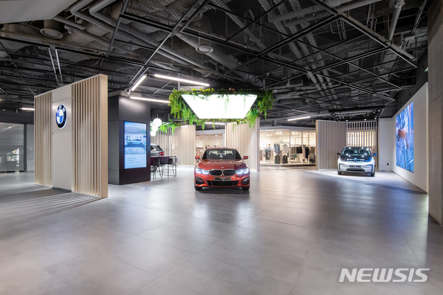 BMW 한독모터스, 용산 아이파크몰에 전기화 모델 전시장 열어