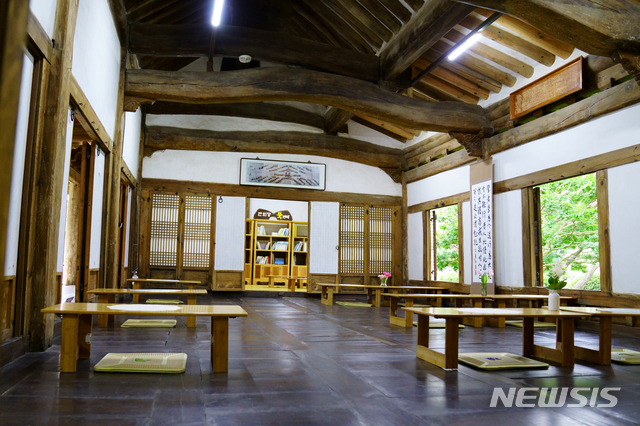 [홍성=뉴시스]홍성군이 홍주목사 집무실인 안회당을 문화체험공간으로 새단장한 모습. 