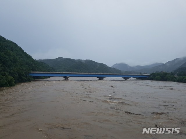 용담댐 방류 영동군 양산·양강·심천 주민 320여명 긴급 대피