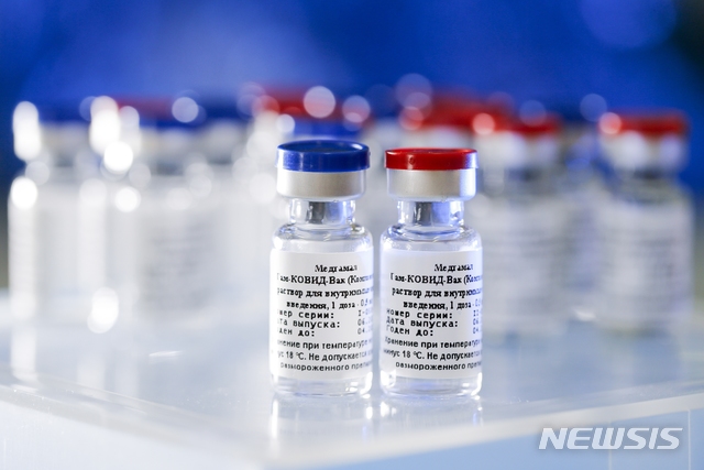 [모스크바=AP/뉴시스] 러시아가 개발한 코로나19 백신 '스푸트니크 V' . 2020.8.12.