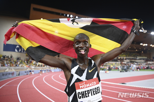 [모나코=AP/뉴시스] 체프테게이가 육상 남자 5000m 신기록을 작성했다. 2020.08.14.