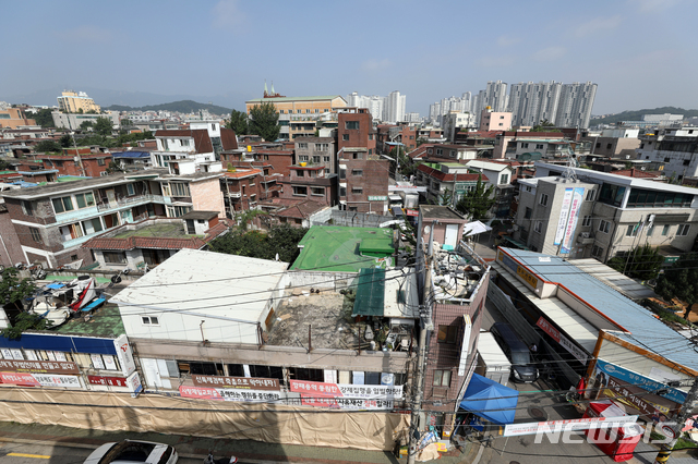 [서울=뉴시스] 이윤청 기자 = 서울 성북구 사랑제일교회 일대가 보이고 있다. 2020.08.19. radiohead@newsis.com