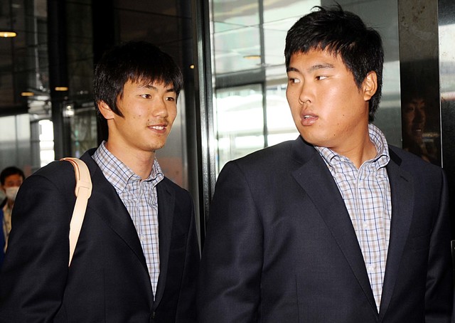 【도쿄=뉴시스】2009년 3월 월드베이스볼클래식(WBC) 1차예선을 위해 도쿄에 입성한 류현진(오른쪽)과 김광현의 모습. 