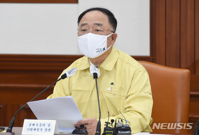 [서울=뉴시스] 김명원 기자 = 홍남기 경제부총리 겸 기획재정부 장관. 2020.08.27. photo@newsis.com