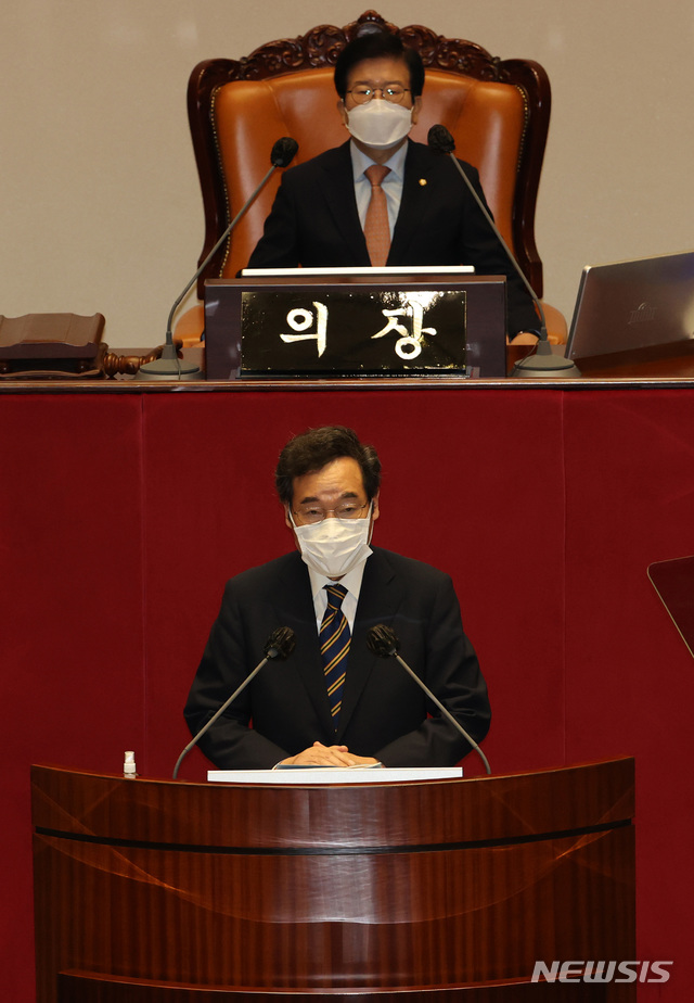 [서울=뉴시스] 홍효식 기자 = 이낙연 더불어민주당 대표가 7일 오전 서울 여의도 국회에서 열린 제382회 국회(정기회) 제2차 본회의에서 교섭단체 대표연설을 하고 있다. 2020.09.07.  photo@newsis.com