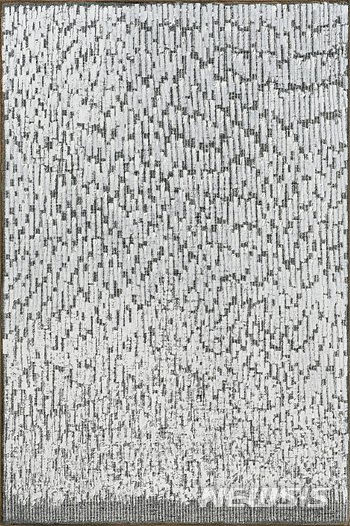 [서울=뉴시스]하종현, Conjunction 18-23, 2018,Oil on hemp cloth,180 x 120 cm,Courtesy of the artist and Kukje Gallery 사진: 김상태,이미지 제공: 국제갤러리  