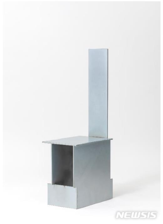 [서울=뉴시스] 황형신, Layered Series-Steel Chair, 300x600x1100mm, Zinc Plated Steel, Ed.10