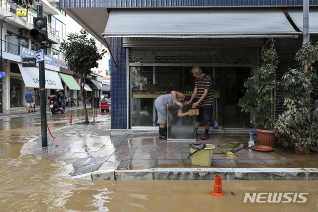 그리스 중부 폭우로 대홍수, 2명 사망 600여명 구조