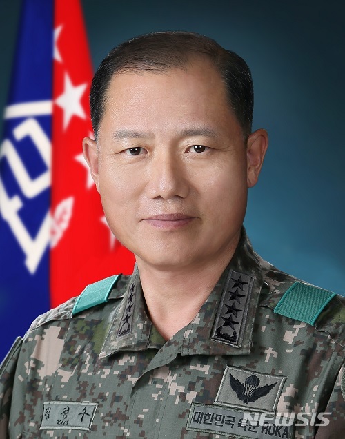 44대 육군2작전사령관으로 취임하는 김정수 대장