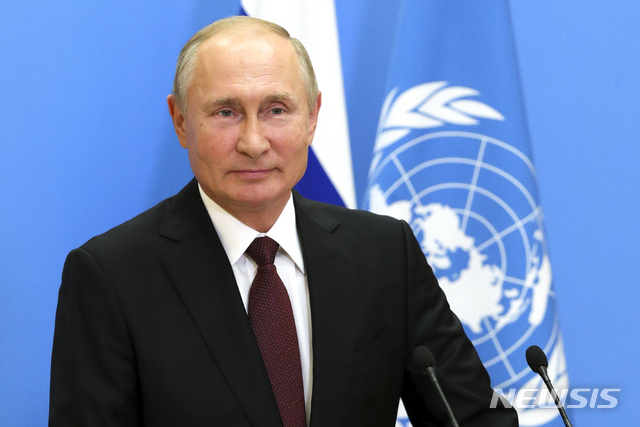 [모스크바=AP/뉴시스] 블라디미르 푸틴 러시아 대통령이 22일(현지시간) 제75차 유엔 총회 화상 연설을 진행하고 있다. 2020.9.23.