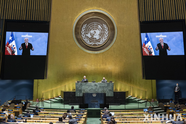[ 유엔본부= 신화/뉴시스] 22일 열린 제 75차 유엔총회에서 연설하는 세바스티안 피녜라 칠레 대통령. 이 총회는 "코로나19의 효과적인 대응을 위한 다자간 협력"을 주제로 열렸다.   