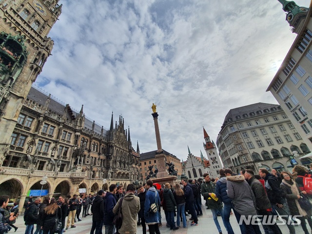 [서울=뉴시스] 이예슬 기자=뮌헨의 중심에 있는 마리엔 광장. 여행자들이 뮌헨을 방문하면 빼놓지 않고 들르는 장소다.