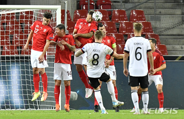 [쾰른=AP/뉴시스] 독일이 스위스와 3-3으로 비겼다. 2020.10.13.