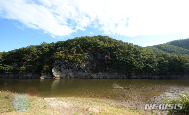 [울산=뉴시스] 구미현 기자 = 국보 285호 울산 대곡천 반구대암각화 전경 2020.10.15.