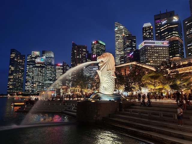 [서울=뉴시스]홍콩과 싱가포르가 15일 두 도시 모두 신종 코로나바이러스 감염증(코로나19) 발생이 감소함에 따라 양측 간 항공 여행 을 허용하는 항공여행허용협정(트래블 버블)에 합의했다. 이에 따라 홍콩과 싱가포르 여행객들은 여행 목적에 관계없이 상대방 도시를 자유롭게 여행할 수 있게 된다. 사진은 싱가포르의 멀라이언. <사진 출처 : 위키완드> 2020.10.15