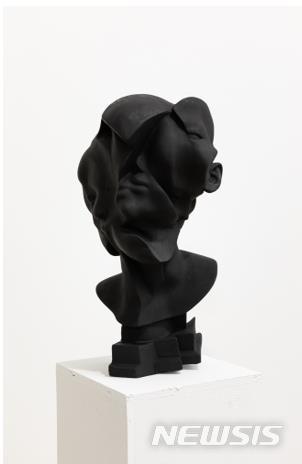 [서울=뉴시스] 이병호, Bust, 2020, acrylic on sculpture, 40x16x14cm