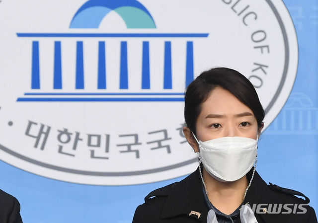 [서울=뉴시스]김진아 기자 = 고민정 더불어민주당 의원. (공동취재사진) 2020.10.23. photo@newsis.com