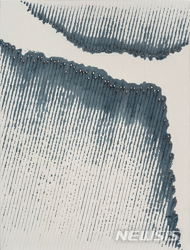 [서울=뉴시스] 권영우, Untitled,1985,Gouache, Chinese ink on Korean paper, 224 x 170 cm, Courtesy of the artist’s estate and Kukje Gallery,사진: 안천호,이미지 제공: 국제갤러리