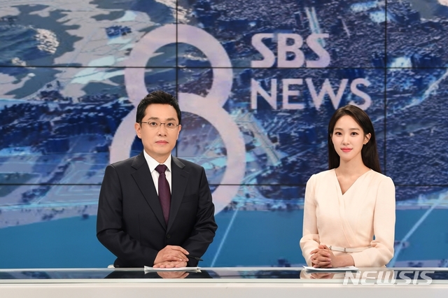 [서울=뉴시스]SBS '8 뉴스' 새 주말 앵커로 김용태 기자와 주시은 아나운서가 발탁됐다. (사진=SBS 제공) 2020.10.28. photo@newsis.com