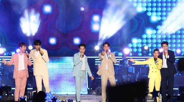[서울=뉴시스] 30일 진행된 '미스터트롯' 부산 콘서트 (사진 = 쇼플레이) 2020.10.31. photo@newsis.com