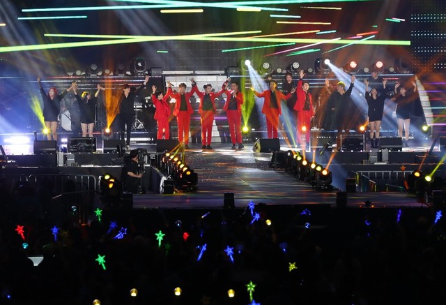 [서울=뉴시스] 30일 진행된 '미스터트롯' 부산 콘서트 (사진 = 쇼플레이) 2020.10.31. photo@newsis.com