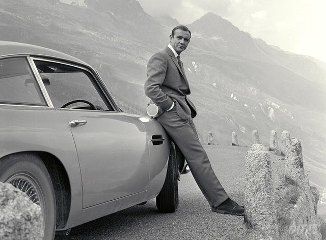 [서울=뉴시스]첩보영화 '007'에서 1대 제임스 본드를 연기한 영국 영화배우 숀 코너리가 31일(현지시간) 향년 90세로 사망했다고 유족이 밝혔다. 사진은 007 공식 트위터 계정이 올린 코너리 출연 장면. 2020.10.31