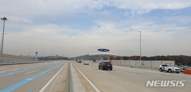 서울~문산 고속도로.