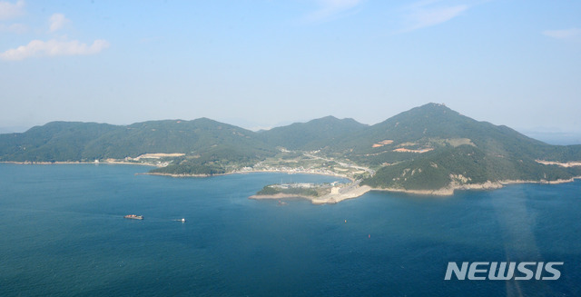 [부산=뉴시스] 하경민 기자 = 국무총리실 산하 김해신공항 검증위원회가 17일 김해신공항 기본계획 검증 결과를 발표한다. 사진은 2013년 9월 23일 촬영된 부산 강서구 가덕도의 모습. 2020.11.17.  yulnetphoto@newsis.com 