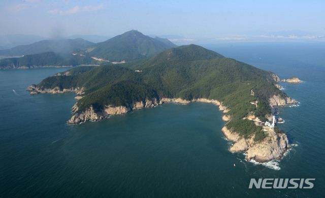 [부산=뉴시스] 하경민 기자 = 국무총리실 산하 김해신공항 검증위원회가 17일 김해신공항 기본계획 검증 결과를 발표한다. 사진은 2013년 9월 23일 촬영된 부산 강서구 가덕도의 모습. 2020.11.17.  yulnetphoto@newsis.com 