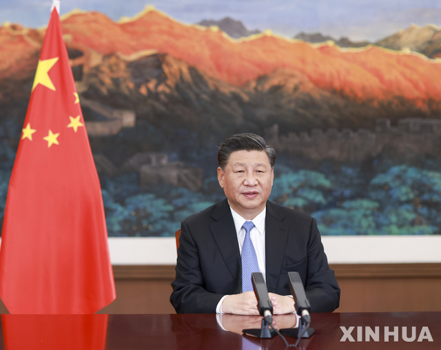 [베이징=신화/뉴시스] 시진핑 중국 국가주석이 22일 주요 20개국(G20) 정상회의 둘째날 화상회의에 참석해 화상 연설하고 있다. 시 주석은 "중국이 2060년 전까지 탄소 중립을 실현할 것”이라고 밝혔다. 2020.11.23 