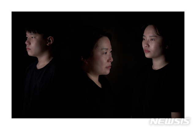 김도균 사진전 '어느 가족'···나와 남들의 삶 돌아본다
