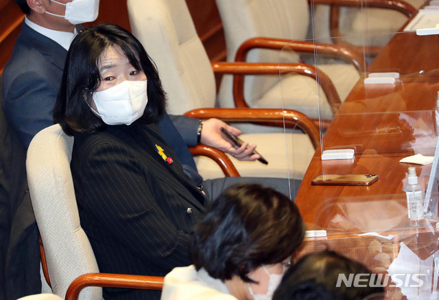 [서울=뉴시스] 전진환 기자 = 윤미향 더불어민주당 의원. (공동취재사진) 2020.12.14. photo@newsis.com