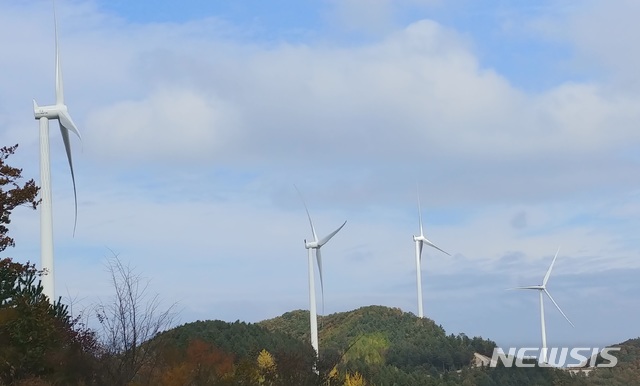 [세종=뉴시스]'청송 노래산 풍력발전단지'. (사진=한국수력원자력 제공)