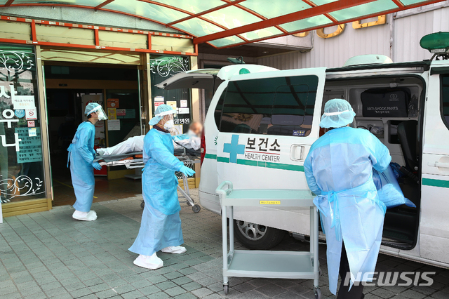 [광주=뉴시스]구길용 기자 = 전남 화순군은 4일 A요양병원 관련 입원 환자와 의료진 78명에 대해 3차 전수 검사를 실시한 결과 모두 음성 판정을 받았다고 밝혔다. (사진=화순군 제공). 2021.01.04. kykoo1@newsis.com