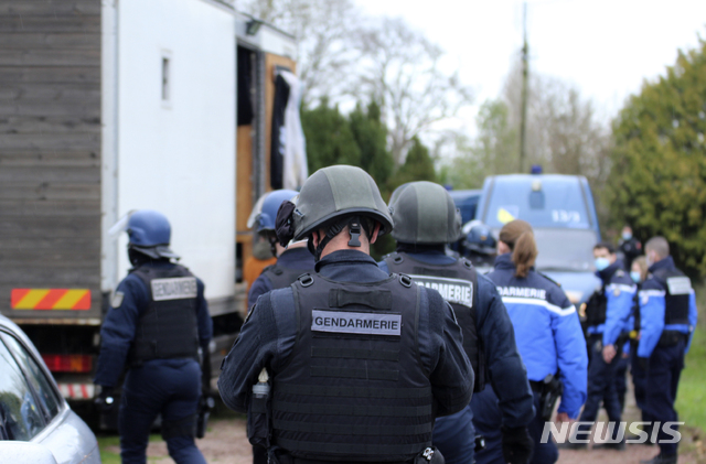 [리외롱=AP/뉴시스]프랑스 경찰. 사진과 무관함. 