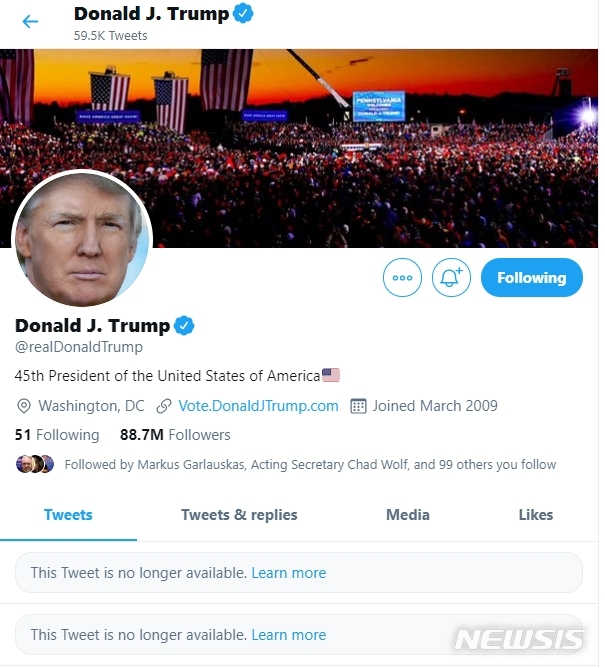 [서울=뉴시스]의회 난입 지지자를 '애국자'로 표현한 도널드 트럼프 미국 대통령의 트윗이 6일(현지시간) 차단돼 보이지 않는 모습. (사진=트럼프 대통령 트위터 캡처) 2021.01.07.