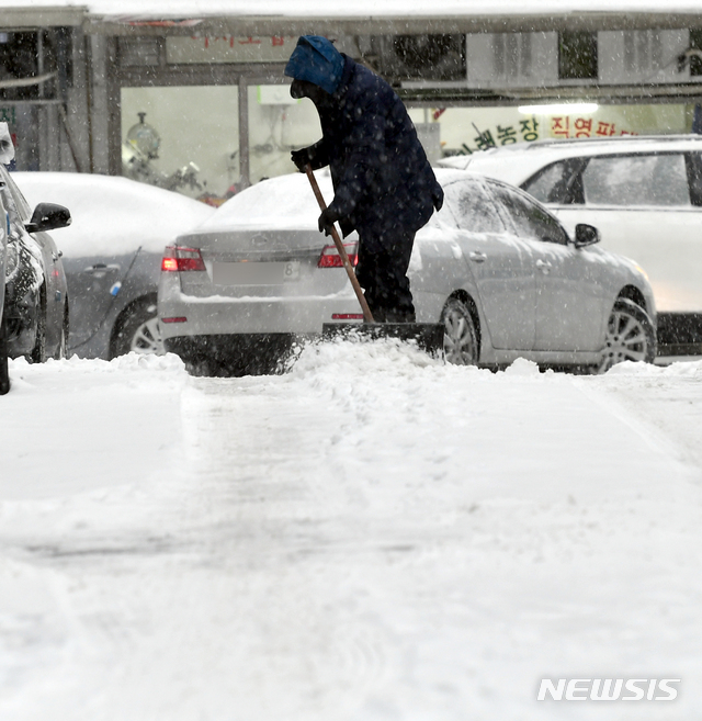 [광주=뉴시스] 제설작업. (사진=뉴시스DB). photo@newsis.com