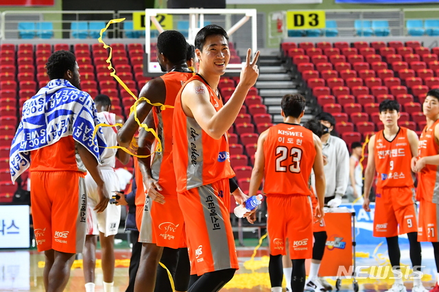 [서울=뉴시스] 인천 전자랜드 정효근. (사진=KBL 제공)