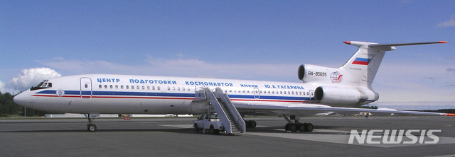 [AP/뉴시스] 2004년 10월 자료사진으로 러시아의 투포레프 Tu-154 오픈스카이조약 정찰기가 미국 알래스타 앵커리지의 엘멘도르프 공군기지에서 알래스카 정찰비행을 준비하고 있다.