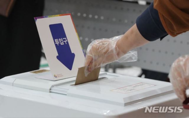 [세종=뉴시스] 지난해 4월15일 제21대 국회의원 선거 투표일 모습. (사진= 뉴시스 DB) photo@newsis.com