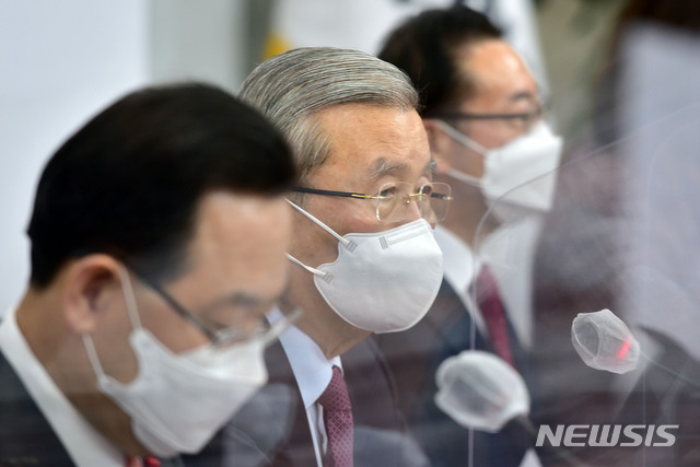 [서울=뉴시스]전진환 기자 = 김종인 국민의힘 비대위원장이 28일 서울 여의도 국회에서 열린 비상대책위원회의에 참석해 발언하고 있다. (공동취재사진) 2021.01.28. photo@newsis.com