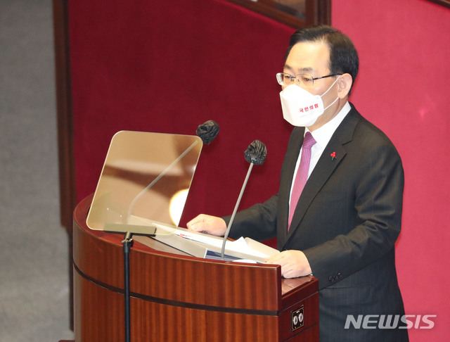 [서울=뉴시스]김진아 기자 = 주호영 국민의힘 원내대표가 3일 서울 여의도 국회에서 열린 본회의에서 교섭단체 대표 연설을 하고 있다. (공동취재사진) 2021.02.03. photo@newsis.com